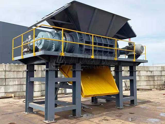 工業固廢撕碎機在工業固廢處理領域中占據重要角色